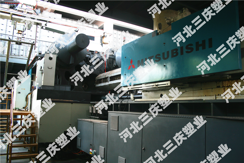 3000噸注塑機(jī)EU物流箱注塑加工